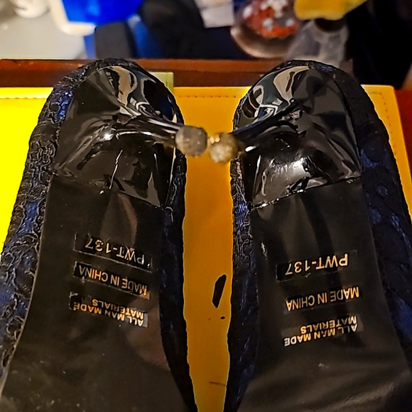 New Designer Shoes, Dangerous, Sz 8, Blue & Black Floral Lace Design, Pointy Toe - Picture 9 of 11